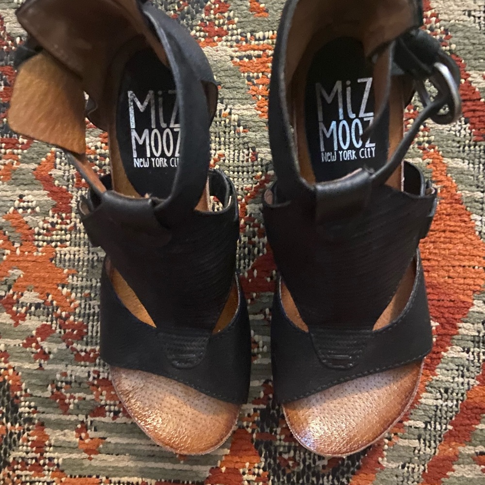 Women’s Miz Mooz size 36 black sandals.